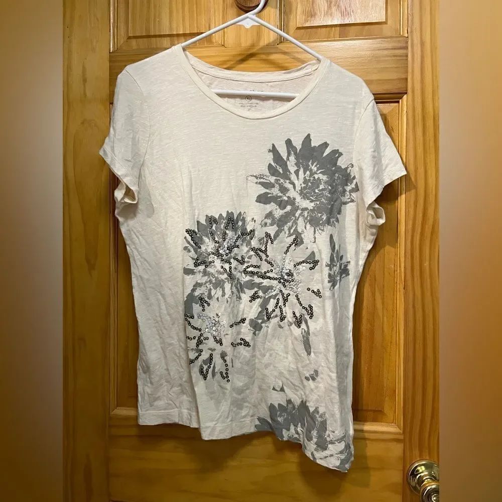 Eddie Bauer Size XL cream colored floral sequin embellished t shirt